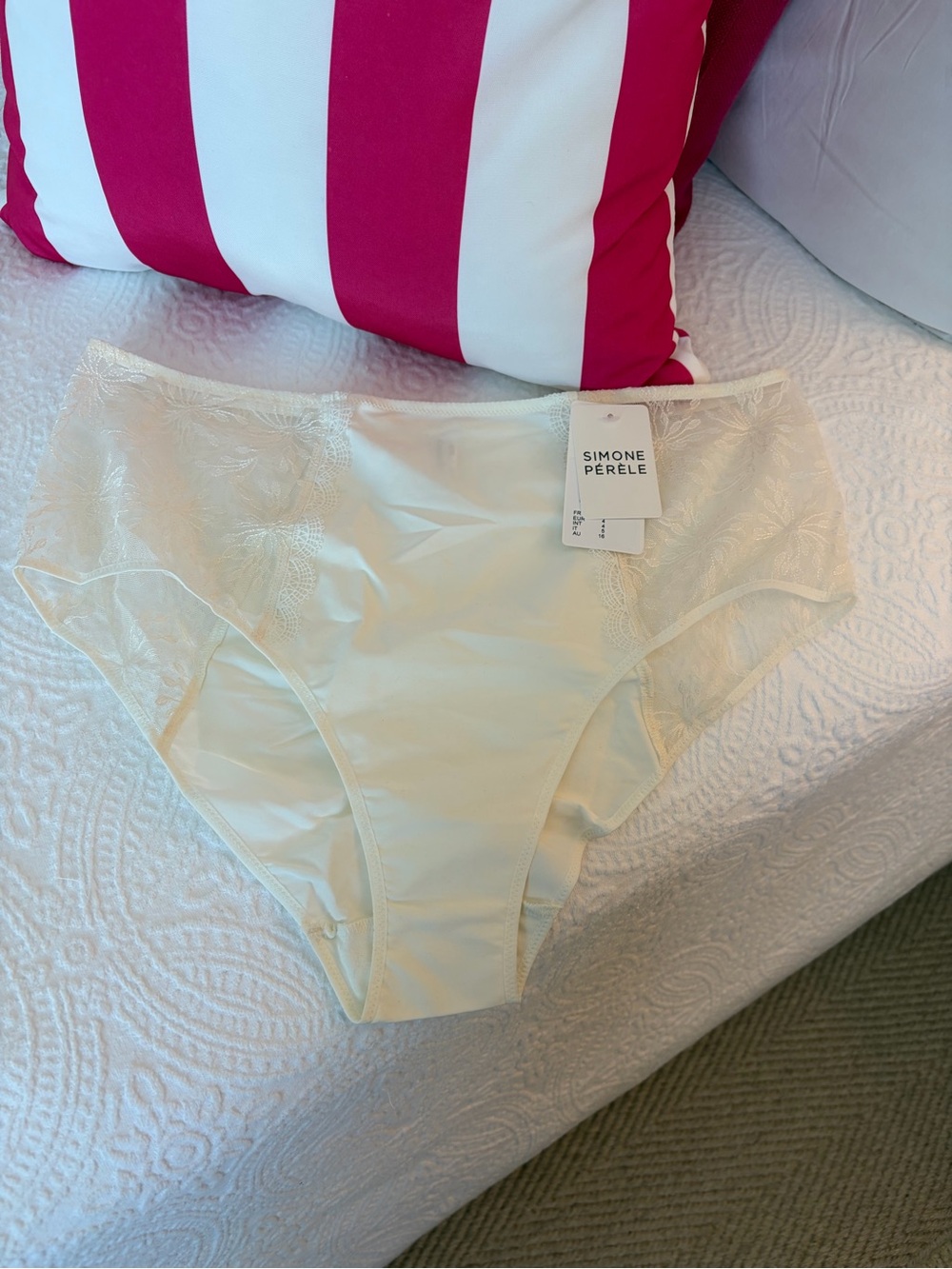 Simone Perele fresh from Paris “Singuliere Retro Brief” Ivory size L.